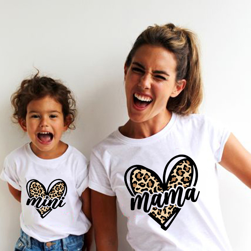 Mama Mimi Leopard Heart Print  - Plant Parent T Shirt recension och pris